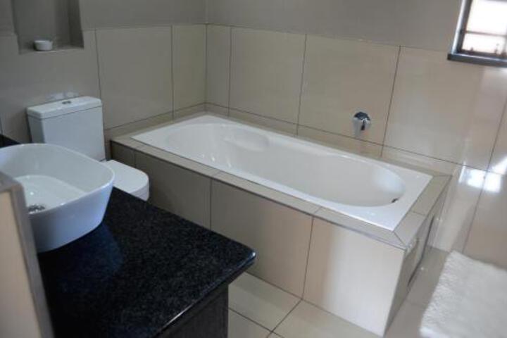 Rocks & Daisies - thumb 5