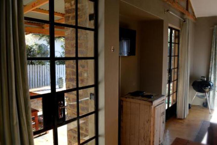 Rocks & Daisies - thumb 7