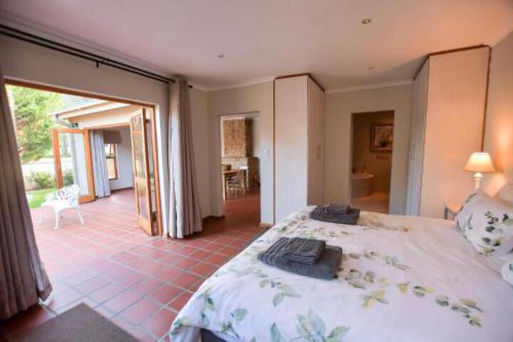 Clarens Interiors Accommodatio - thumb 4