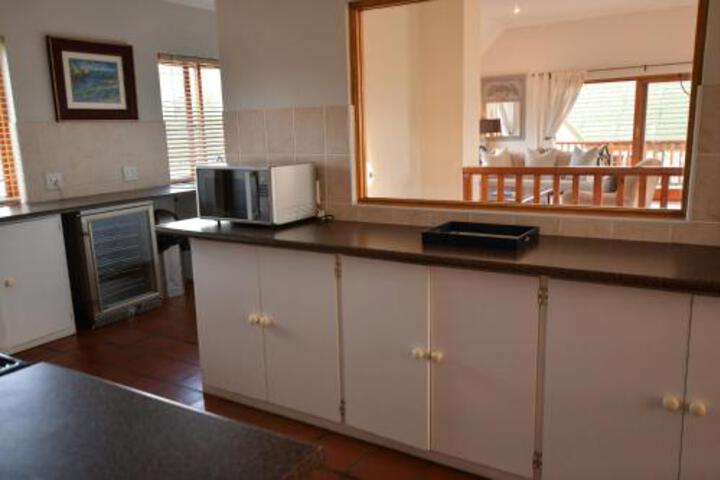 Clarens Interiors Accommodatio - thumb 6