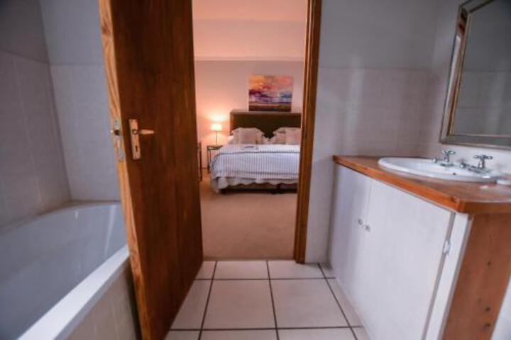 Clarens Interiors Accommodatio - thumb 5