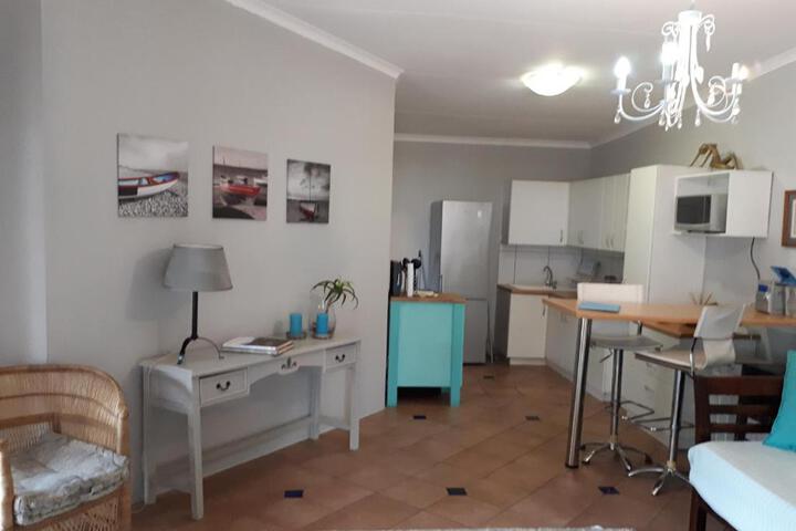 Lavender Garden Cottage - thumb 6