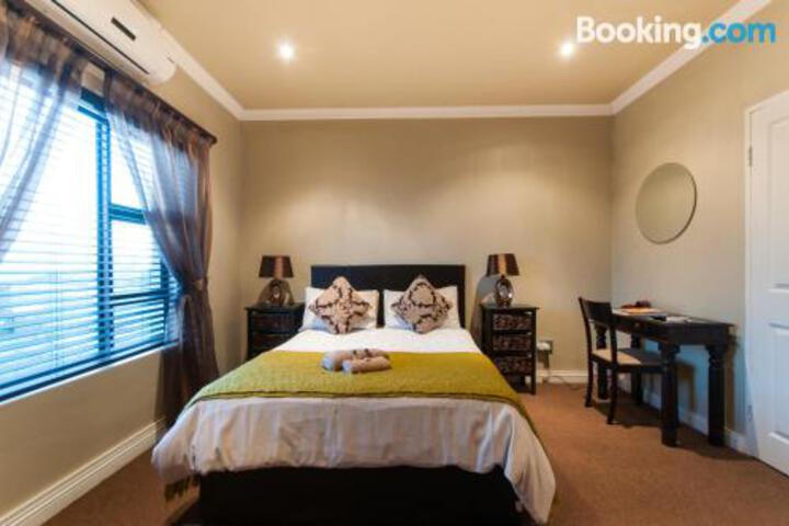 Dolphin Dance Guesthouse - thumb 1