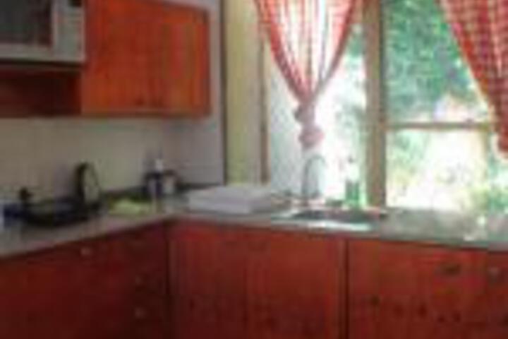 Charming Lodge In City Bowl Peaceful & Quiet. - thumb 0