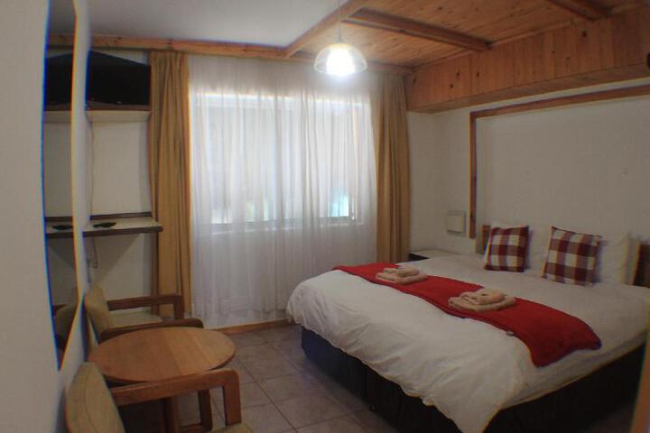 Charming Lodge In City Bowl Peaceful & Quiet. - thumb 3