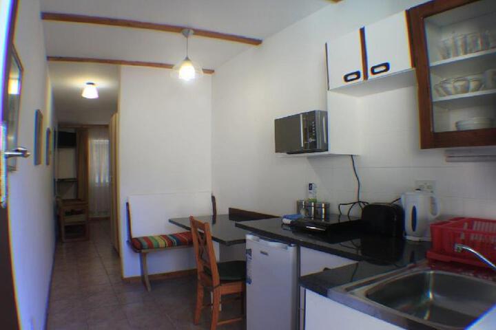 Charming Lodge In City Bowl Peaceful & Quiet. - thumb 6