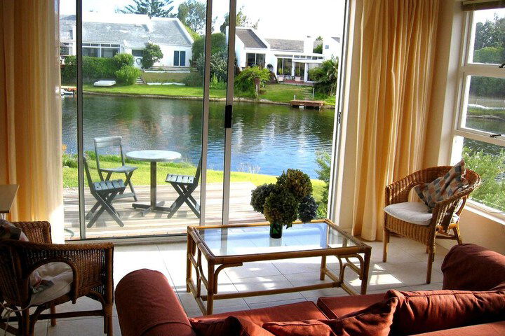 Tranquil Waterside Cottage For Two - thumb 6