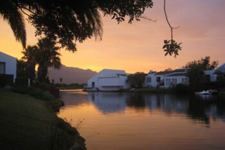 Tranquil Waterside Cottage For Two - thumb 0