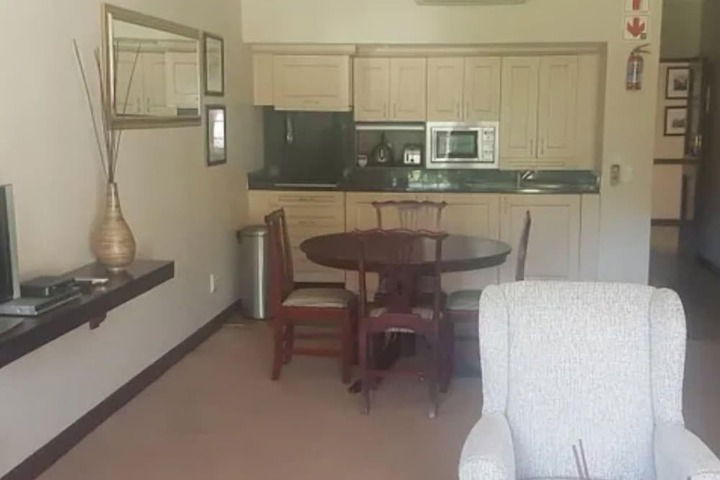Traders Hotel & Restaurant - thumb 1