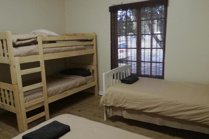 Paarl Backpackers - thumb 1