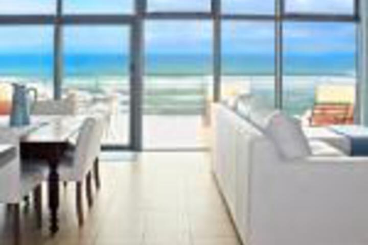 Surfers Penthouse - thumb 0