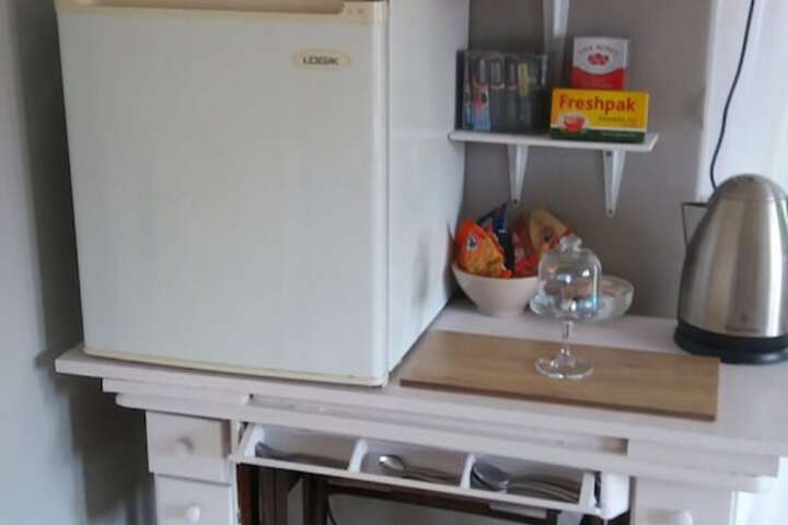 A Charming Home Situated In The Leafy Suburb Of Durban North - thumb 6
