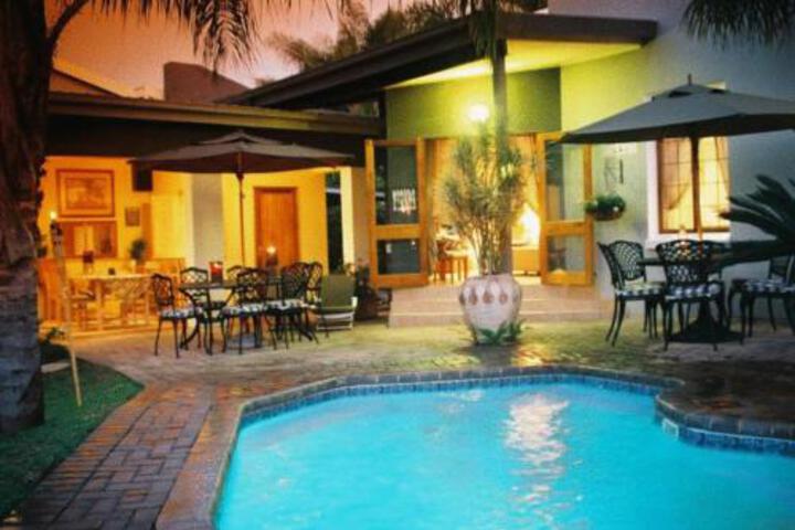 Linga Longa Guest House - thumb 1