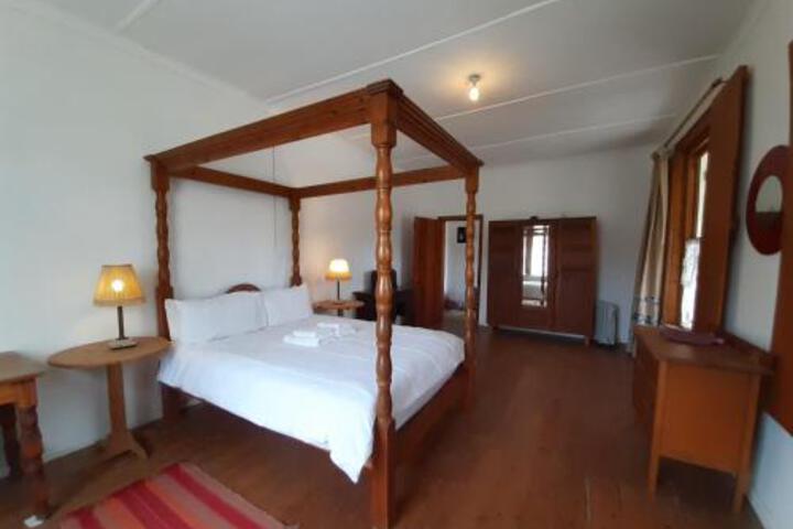 Quince & Cottage - thumb 0