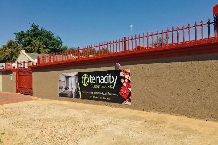 Lovely Double Bedroom In Heart Of Mahikeng - thumb 5