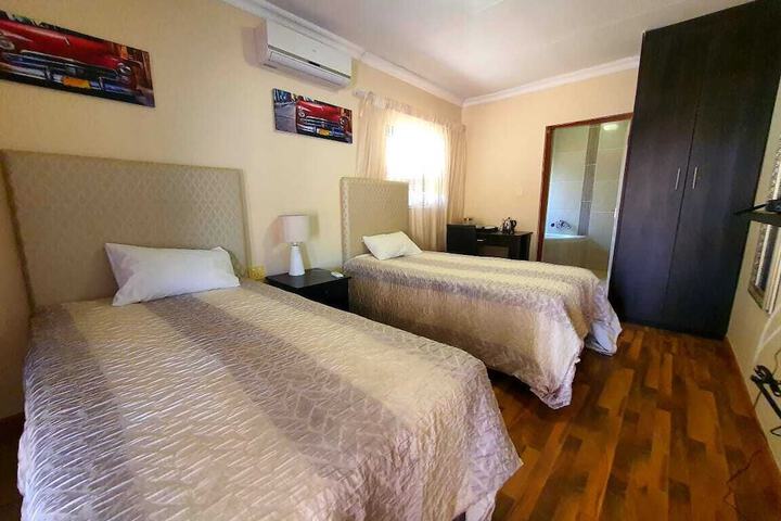 Lovely Double Bedroom In Heart Of Mahikeng - thumb 7