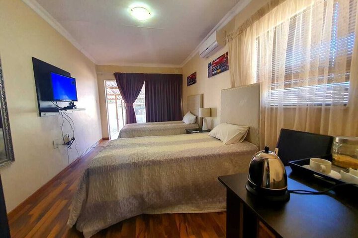 Lovely Double Bedroom In Heart Of Mahikeng - thumb 1