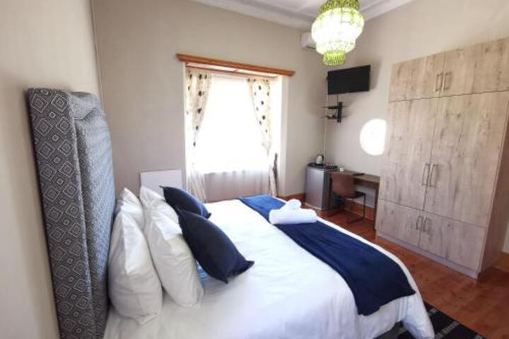 Lucolo Palace B & B Aliwal North - thumb 1