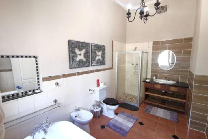 Lucolo Palace B & B Aliwal North - thumb 6