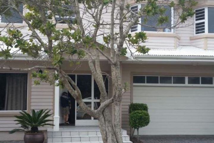 Point Beach House - thumb 0