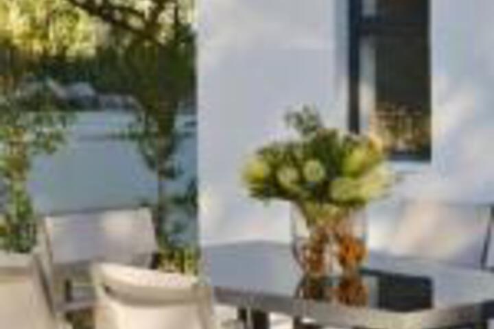 Villa Honeysuckle Luxury 4 Bedroom - thumb 0