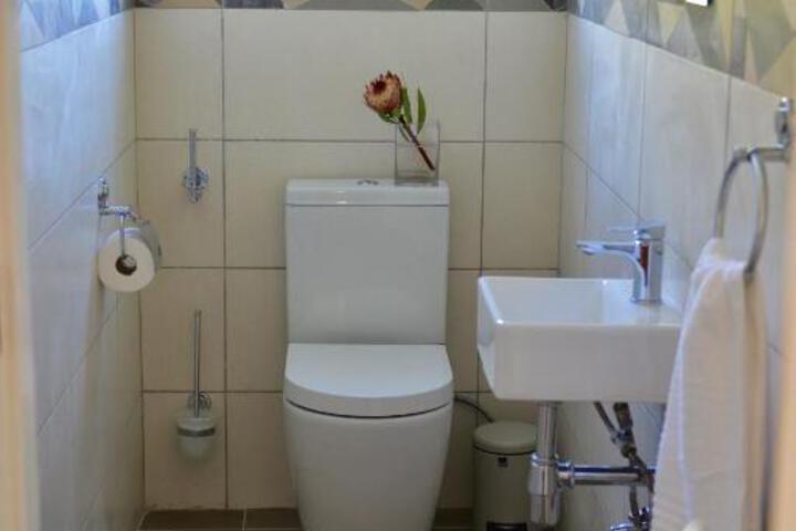 Villa Honeysuckle Luxury 4 Bedroom - thumb 1