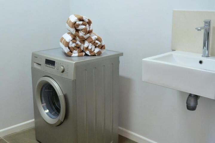 Villa Honeysuckle Luxury 4 Bedroom - thumb 2