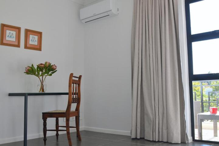 Villa Honeysuckle Luxury 3 Bedroom - thumb 4