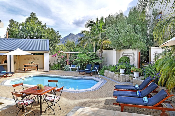Lovely Self-catering Home, In Quiet Area, 10 Minutes Walk To Restaurants - thumb 7