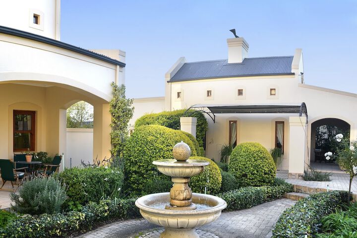 Petit Plaisir Is A Romantic Self-catering Cottage On The Side Of The Village - thumb 3