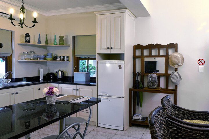 Petit Plaisir Is A Romantic Self-catering Cottage On The Side Of The Village - thumb 6