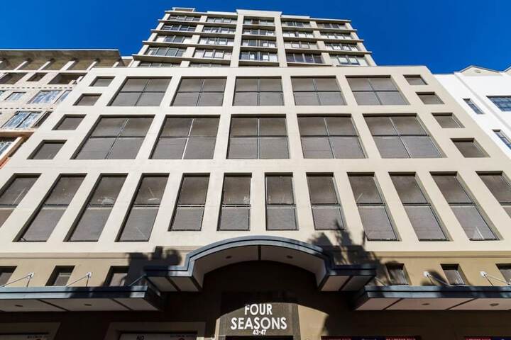 1110 Four Seasons - thumb 3
