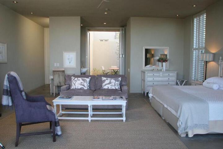 African Pride Mosselberg On Grotto Beach - thumb 5