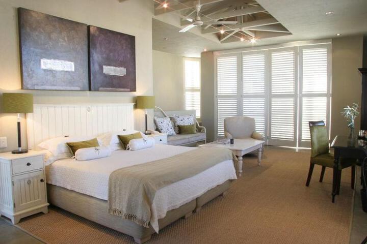 African Pride Mosselberg On Grotto Beach - thumb 4