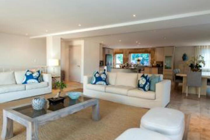 Villa On Slopes Of Geneva Drive - thumb 4