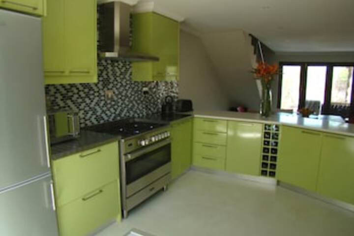 BushGlam Luxury Holiday Home - thumb 2