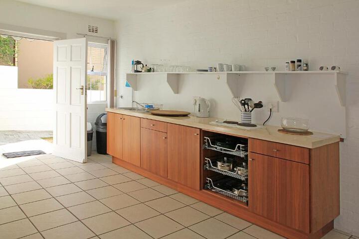 Roman Rock Apartments - thumb 4