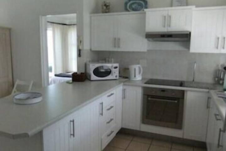 31 Tobago Bay Hermanus Seafront - thumb 4