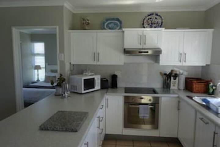 31 Tobago Bay Hermanus Seafront - thumb 1
