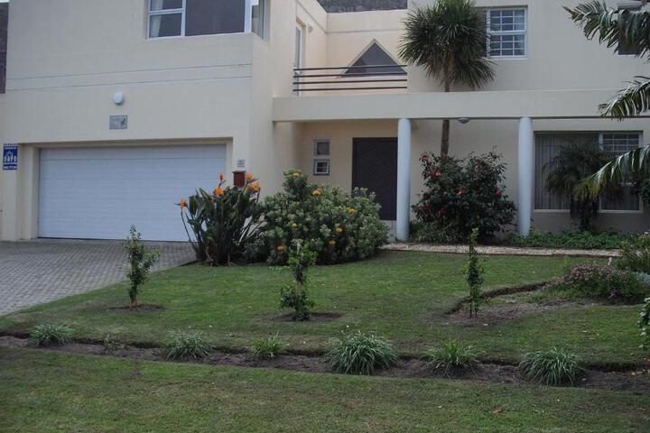 At Sunbird Place - thumb 3
