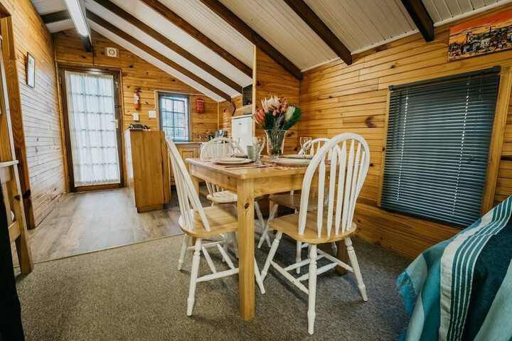 The Village Lodge - thumb 1