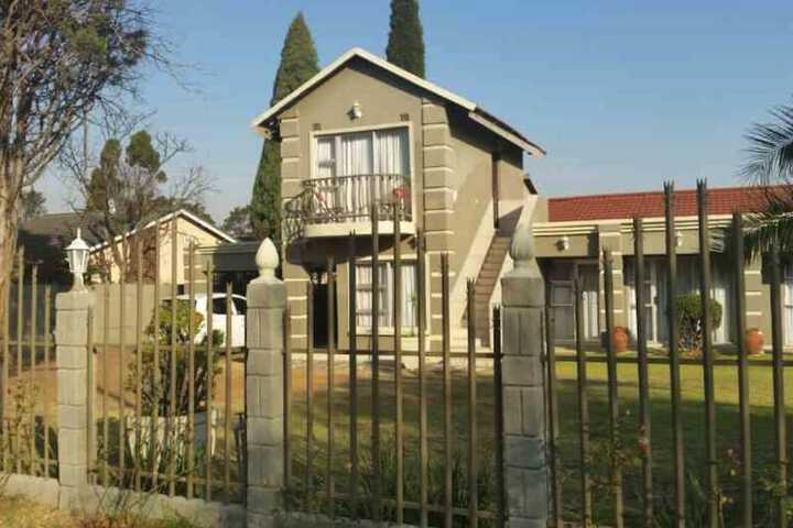 Rolls Royce Guest House - thumb 5