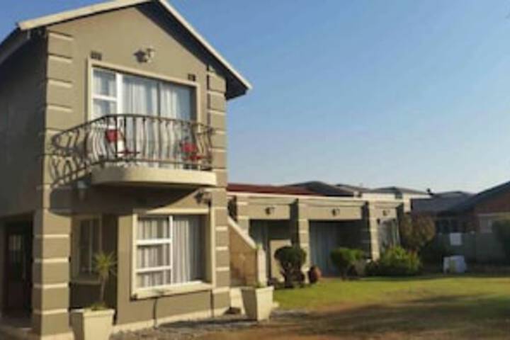 Rolls Royce Guest House - thumb 0