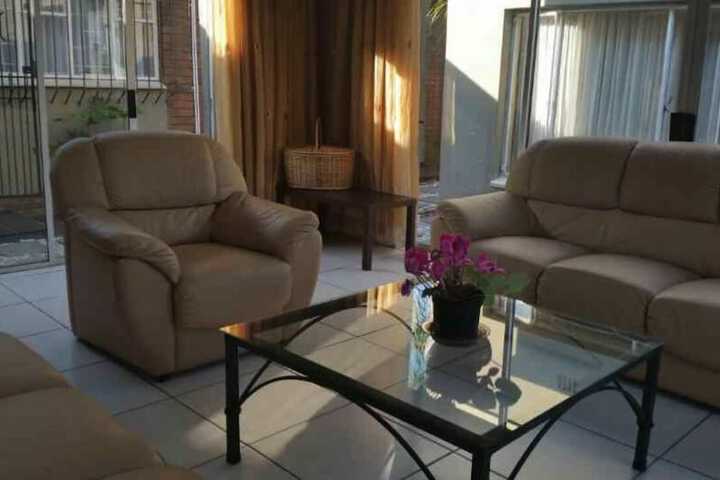 Rolls Royce Guest House - thumb 1