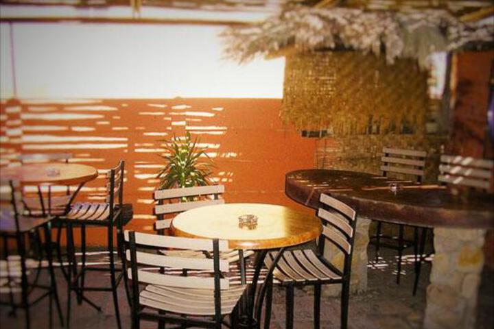 Ye Olde Thatch Hotel - thumb 1