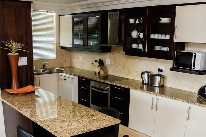 305 Manor Gardens - thumb 2