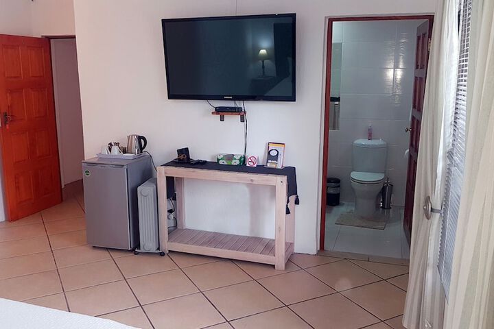 Six Valk Avenue Guest House - thumb 1