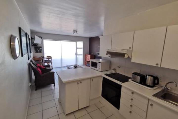 Cape Town Beachfront Accommodation In Blouberg - thumb 1