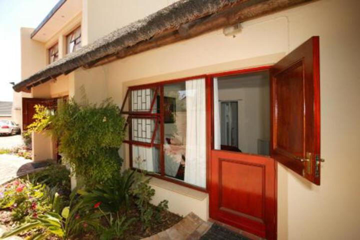 26 On Zinnia Guest House - thumb 7