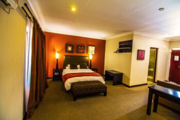 Coyotes Hotel And Conference Centre - thumb 0